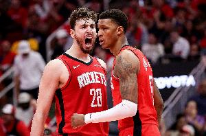 联盟今年至今仅2人单场砍至少30分3断3帽&进5三分:申京 小贾巴里 配图