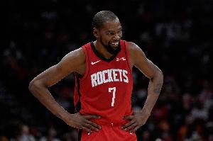 需要保持下去！火箭半场全员保护球做得不错 全队仅2次失误 配图