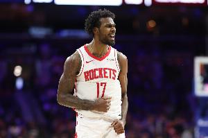 找回手感！伊森上半场9投5中&三分3中2 砍下12分4篮板 配图