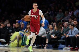 还得加把劲！希罗半场14中9&三分8中3砍下23分3助攻 配图