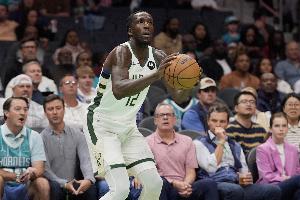 填满数据栏！普林斯出战38分钟12中7得到18分7篮板8助攻1断1帽 配图