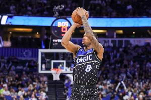 什么工作?贾马尔·凯恩8分钟3中0没得分出现6失误 正负值-32 配图