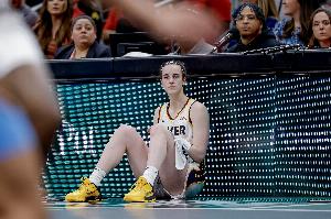 克拉克谈新劳资协议工资上涨:这为所有女子职业体育运动树立先例 配图