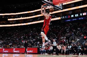 大杀四方!申京上半场10中7&三分3中3 爆砍20+8+5+3断+2帽 配图