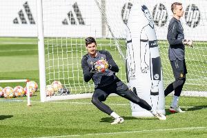 记者：米利唐复出在即，门迪10-14天回归，裤袜难赶上拜仁次回合 配图