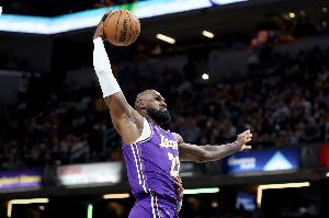 老詹带队赢火箭就是GOAT? 大Q:仍超不了乔丹 GOAT之争早结束了 配图