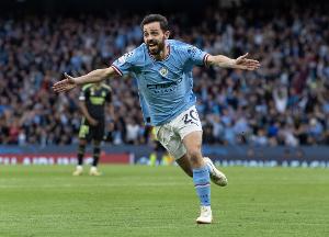 结束9年曼城生涯！官方：31岁B席今夏离开曼城，随队斩获19冠 配图