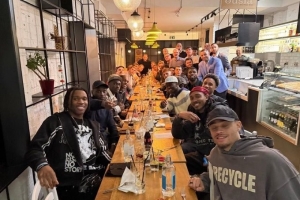 电讯报：德泽尔比组织全队团建活动，希望球员们之间多交流 配图