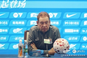 斯卢茨基:我认为中超每个对手差异都不大,没有一场可以掉以轻心 配图
