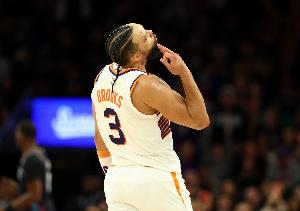 上强度！狄龙：防守库里的关键是让他陷入阵地消耗并增加身体对抗 配图