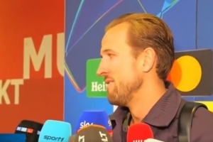 皇马对红牌很愤怒?凯恩呆滞+叹气一笑:我很确信 他们过去总是得利 配图