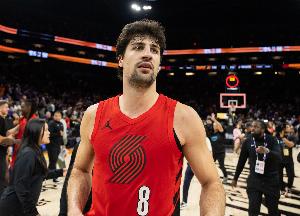 阿夫迪亚：马刺带来了巨大挑战 两队都很年轻且缺乏经验 配图