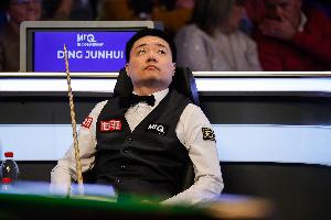 网友质疑丁俊晖不练球？常冰玉辟谣：他连练一个月了，这次能打好 配图