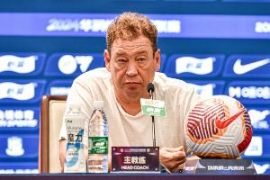 斯卢茨基：目前球队的处境比较困难，米内罗和李可都在积极恢复中 配图