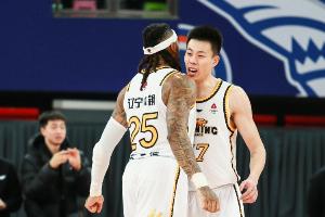 莫兰德评论调侃张镇麟抛弃他去上海 张镇麟回复你去广东是咋回事 配图