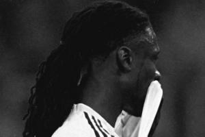 染红致出局！卡马文加：我为失误承担全部责任，向球队和球迷致歉 配图