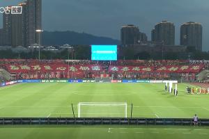 铜梁龙赛前tifo：“龙腾万里 心系铜梁 众志成城 永铸荣光” 配图