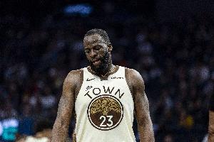 绿老师不在线！追梦4中2仅得5分2板6助1断 出现5次失误&6犯离场 配图