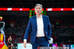 郑导对球队表现给予肯定：每个人都在咬牙坚持 希望大家健康完赛 配图