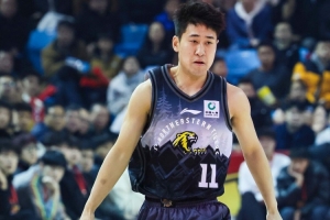 始终找不到手感！姜伟泽全场33分钟 14投仅3中&三分12中2 配图