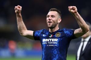 德弗里：齐沃头一年表现很棒 我留在国米？至少赛季结束前肯定留 配图