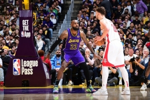 NBA彩经：湖人难阻火箭 骑士胜猛龙 掘金擒森林狼 老鹰力拼尼克斯 配图