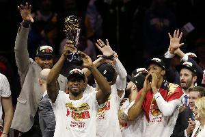 范乔丹：小卡刚被交易至猛龙还说不想来 但连保安都知道要夺冠了 配图