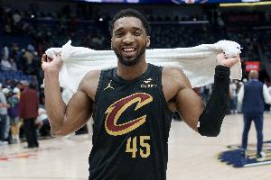 米切尔：这可能是我数据&表现最好的一季 本想得到更多MVP讨论 配图