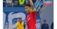 王上源前场开出任意球，钟义浩近距离头球攻门被黄子豪神勇扑出 配图