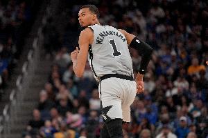 斯普利特：文班亚马攻防两端无处不在 必须对他做好防守准备 配图