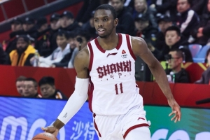 又陷入犯规麻烦！迪亚洛17分钟7中2仅拿8分6板5助2断 犯满离场 配图