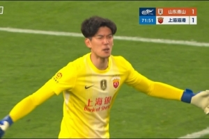 沪媒:颜骏凌的怒火并不是针对刘若钒,而是对丢球方式不满意 配图