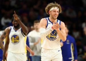 够乱的！勇士连续打铁&太阳无限丢篮板 波杰姆终于命中打停太阳 配图