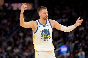勇记：球队希望留下波津 他肯定拿不到上份合同中3000万的年薪了 配图