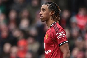 记者：约罗训练中遭遇轻伤，曼联认为他不会伤缺太长时间 配图