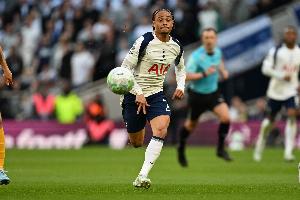 TA：西蒙斯是热刺球队计划的核心 他必须首发出战剩余的所有比赛 配图