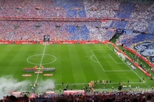 世体：国王杯决赛之前播放西班牙国歌，遭遇部分球迷的嘘声 配图