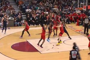 哈登突破抛投命中 季后赛得分超越拉里·伯德升至历史第13位！ 配图