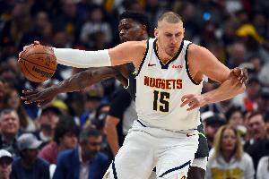 约基奇季后赛生涯总得分超越加内特 升至NBA历史第43位！ 配图