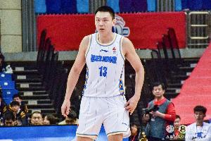 直播吧：北京首钢将在收官战为朱彦西举办退役仪式 配图