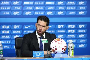 莫拉：这周的准备时间比较短，我们主要还是以球员的恢复为主 配图