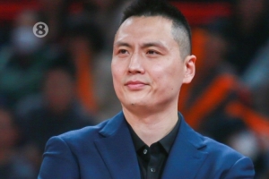 卢伟：季后赛的压力会慢慢地变得更大 努力地去调配队员 配图