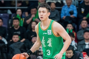 不足以赢球!赵继伟9中5拿到11分4助攻2抢断 配图