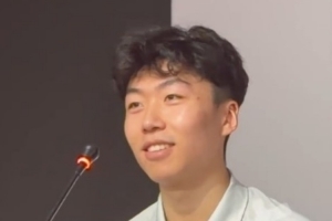 刘颜诚：今天被球迷喊MVP感觉挺爽 我们破对方的包夹做得比较好 配图