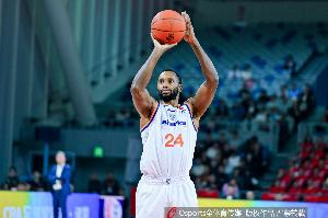 手刃旧主!弗格16投10中轰全场最高31分外加7助3断 三分11中6 配图