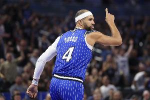 主打防守！萨格斯拼到6犯毕业 全场拿16分4板4助3断1帽 配图