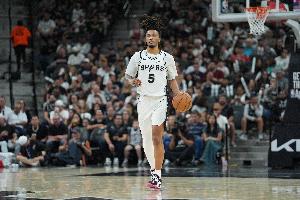 挺全面！卡斯尔13中4得17分7板7助 频造杀伤8罚8中 配图