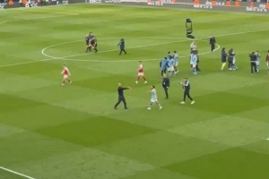 瓜迪奥拉赛后呼吁球迷为B席鼓掌，球员将在今夏离队 配图