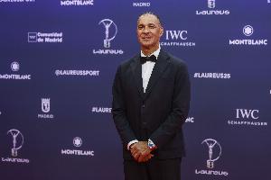 古利特：巴黎拥有史上最出色的中场配置，看看维蒂尼亚现在多出色 配图