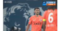 第12分钟，奥斯卡门前倒地混战破门，玉昆2-0领先英博 配图
